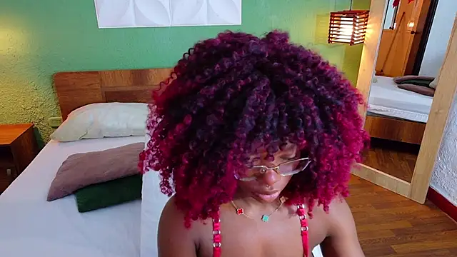 Chocolatte dreams online show from October 1, 2025, 1:17 pm