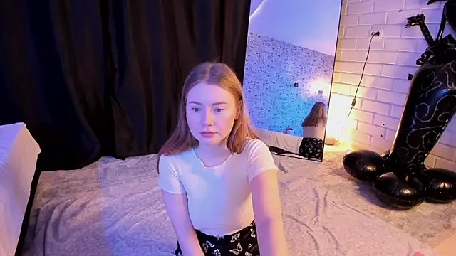 Lillie Berry online show from November 5, 2025, 4:34 am