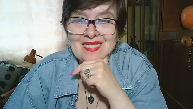 Snapshot of VeronicaGold511 chatting on May 13, 2026, 7:17 am VeronicaGold511 online show from May 13, 2026, 7:17 am