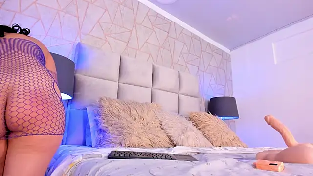 Yara Bliss  online show from January 10, 2026, 4:53 pm