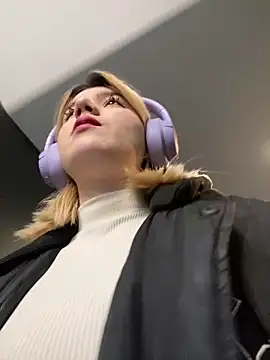 Snapshot of Cherry___Blossom chatting on October 5, 2025, 10:02 am Cherry Blossom online show from October 5, 2025, 10:02 am