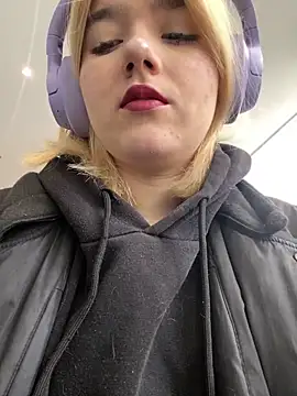 Snapshot of Cherry___Blossom chatting on October 6, 2025, 10:12 am Cherry Blossom online show from October 6, 2025, 10:12 am