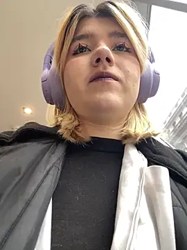 Snapshot of Cherry___Blossom chatting on October 22, 2025, 11:21 am Cherry Blossom online show from October 22, 2025, 11:21 am