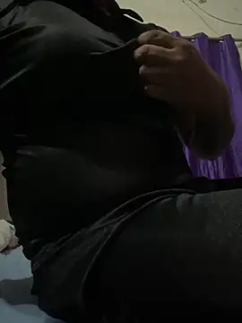 jucydick010887 online show from April 30, 2026, 7:09 pm