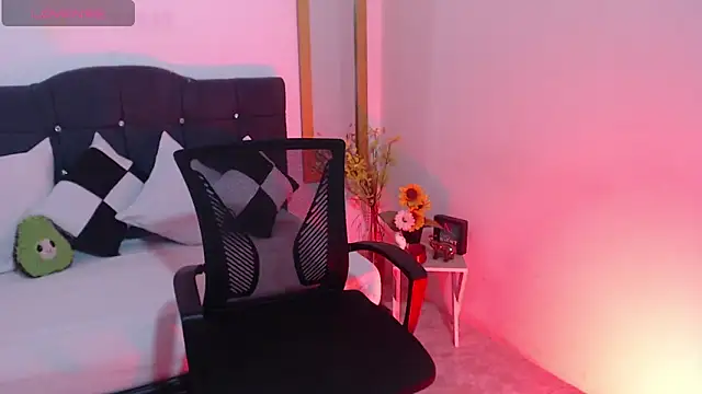 SamantaSweett  online show from November 29, 2025, 1:47 pm