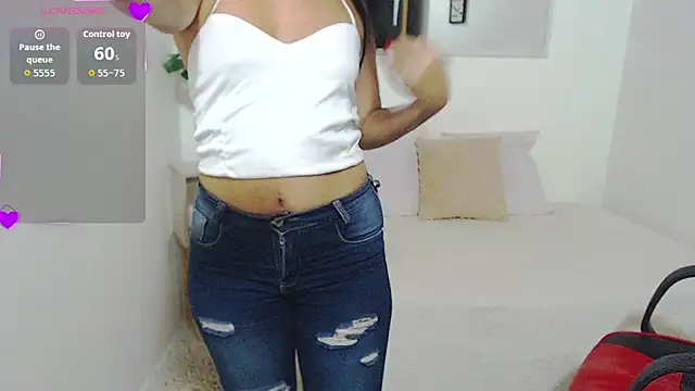 SamantaSweett  online show from March 12, 2026, 11:44 pm