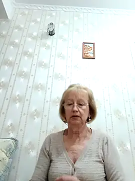 AlikaSwan5821 online show from September 30, 2025, 7:41 pm