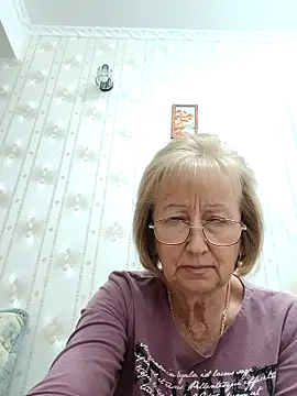 AlikaSwan5821 online show from October 8, 2025, 1:20 pm