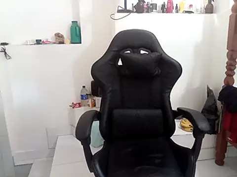 Snapshot of moreno25centimetro chatting on October 15, 2025, 1:33 pm moreno25centimetro online show from October 15, 2025, 1:33 pm