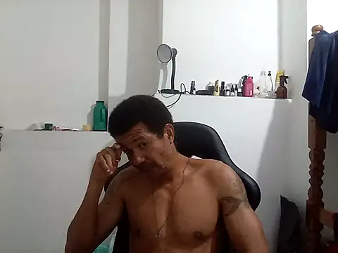 Snapshot of moreno25centimetro chatting on October 21, 2025, 12:55 am moreno25centimetro online show from October 21, 2025, 12:55 am