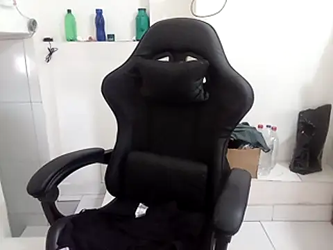 Snapshot of moreno25centimetro chatting on November 11, 2025, 12:38 pm moreno25centimetro online show from November 11, 2025, 12:38 pm