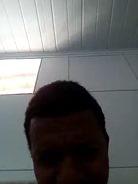 Snapshot of moreno25centimetro chatting on April 15, 2026, 12:12 pm moreno25centimetro online show from April 15, 2026, 12:12 pm