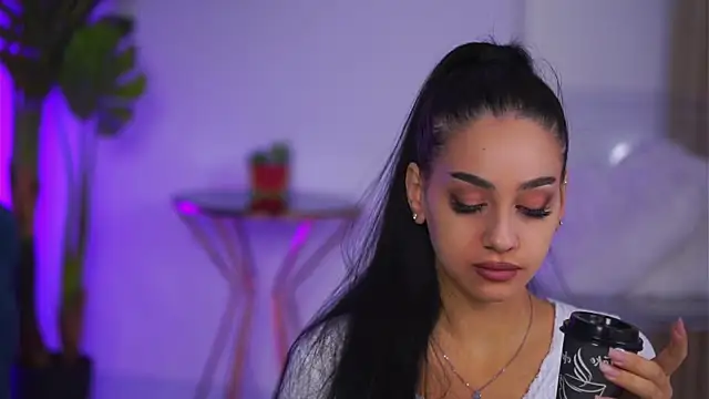 Snapshot of NinaSolenne chatting on December 3, 2025, 7:56 pm NinaSolenne online show from December 3, 2025, 7:56 pm