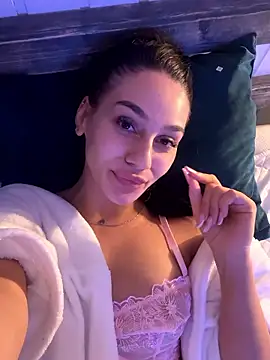 Snapshot of NinaSolenne chatting on January 7, 2026, 9:39 pm NinaSolenne online show from January 7, 2026, 9:39 pm