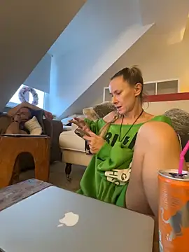 Snapshot of blondi2077 chatting on November 9, 2025, 2:59 pm blondi2077 online show from November 9, 2025, 2:59 pm