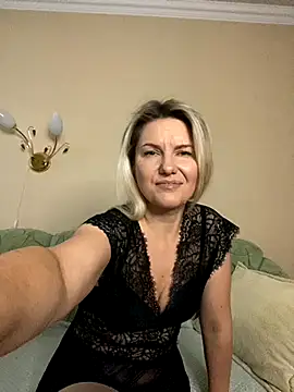 Snapshot of AliceSwan4011 chatting on October 27, 2025, 1:26 pm AliceSwan4011 online show from October 27, 2025, 1:26 pm