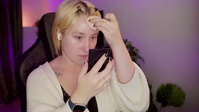 CinBellamy online show from October 4, 2025, 2:42 am