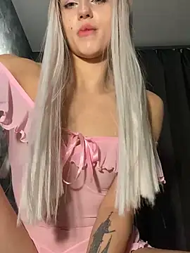 FavoriteKira online show from November 12, 2025, 6:19 pm