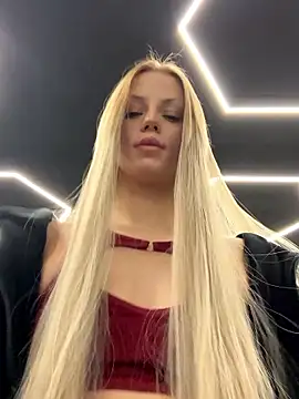 FavoriteKira online show from January 15, 2026, 4:11 pm