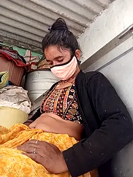 Snapshot of MISS_LOVE_001 chatting on October 24, 2025, 5:48 am MISS LOVE 001 online show from October 24, 2025, 5:48 am