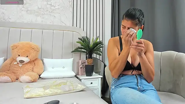 Snapshot of DaryaReed chatting on November 17, 2025, 5:02 am DaryaReed online show from November 17, 2025, 5:02 am