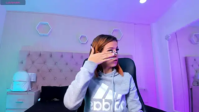 MadisonSky  online show from October 12, 2025, 1:32 pm