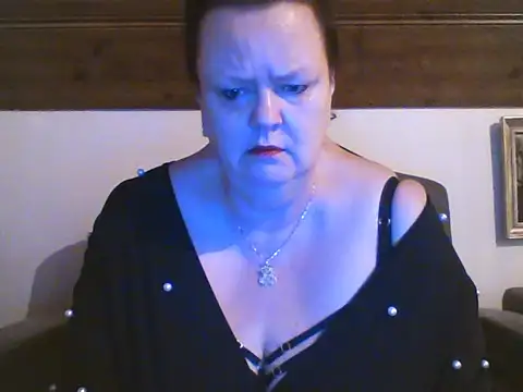 TiffanyMature online show from April 4, 2026, 8:06 pm