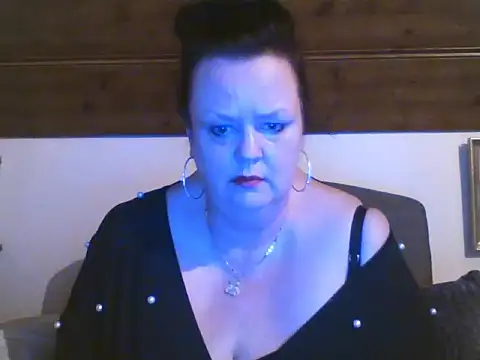 Snapshot of TiffanyMature chatting on April 16, 2026, 9:39 pm TiffanyMature online show from April 16, 2026, 9:39 pm