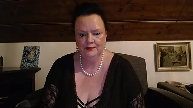 Snapshot of TiffanyMature chatting on April 26, 2026, 8:17 pm TiffanyMature online show from April 26, 2026, 8:17 pm