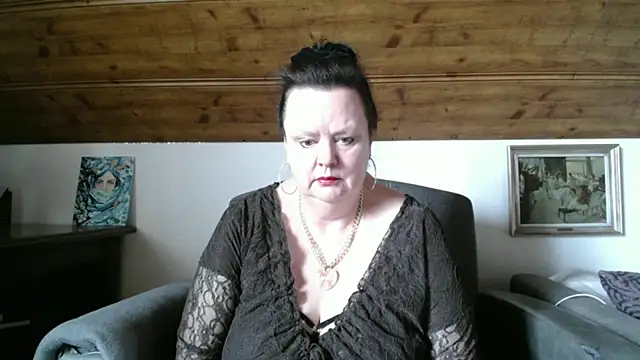 Snapshot of TiffanyMature chatting on May 5, 2026, 8:11 am TiffanyMature online show from May 5, 2026, 8:11 am