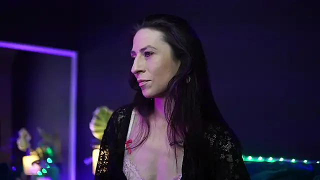 Snapshot of RubyRosa chatting on October 29, 2025, 10:11 pm RubyRosa online show from October 29, 2025, 10:11 pm