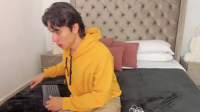 AlexanderHall online show from January 17, 2026, 12:37 am