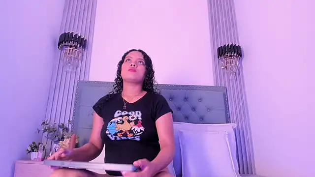 ValeriaJulio  online show from October 1, 2025, 11:38 am