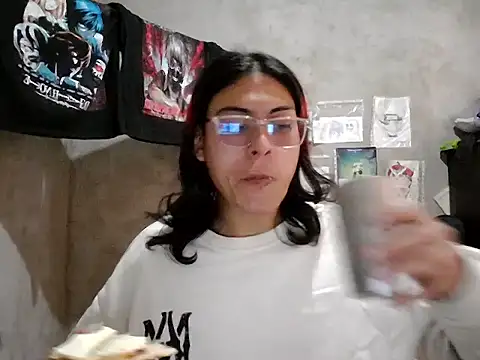 dirty model online show from May 19, 2026, 5:52 pm