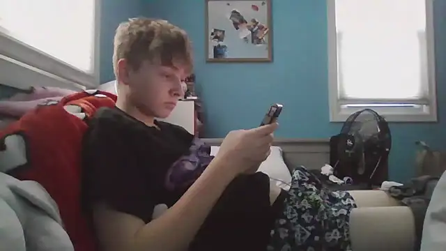 Liam axel35 online show from December 15, 2025, 8:57 pm