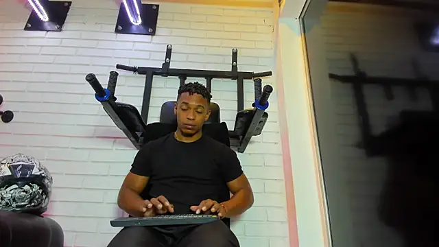 ItaloMoore online show from November 29, 2025, 11:13 am