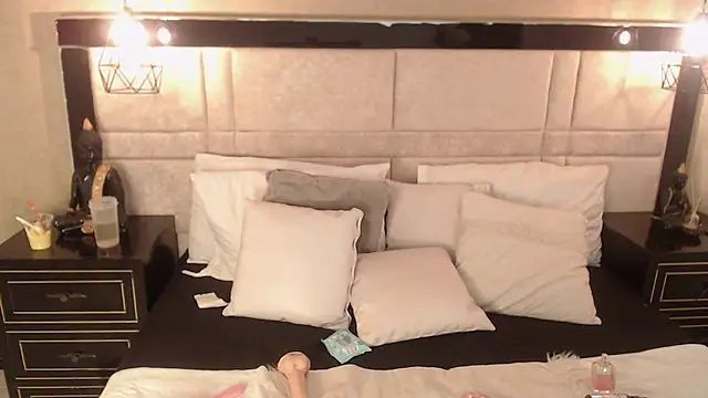 OliviaGarciaa online show from October 6, 2025, 7:33 pm