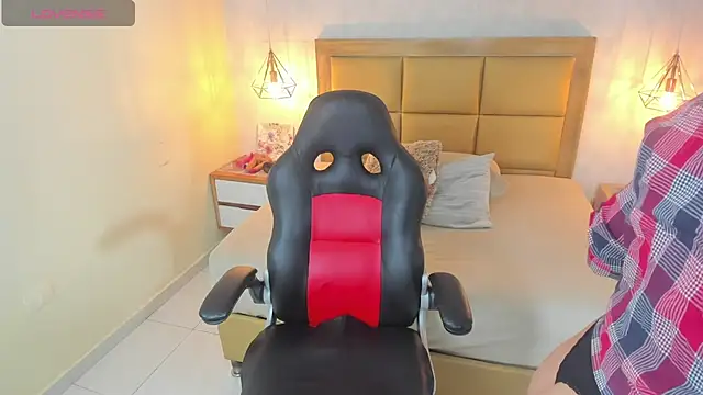 MELISSAROUGE online show from November 10, 2025, 7:35 pm