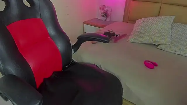 MELISSAROUGE online show from February 19, 2026, 7:43 pm