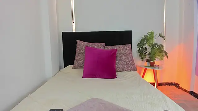 LunaVelvet777 online show from November 14, 2025, 4:17 pm