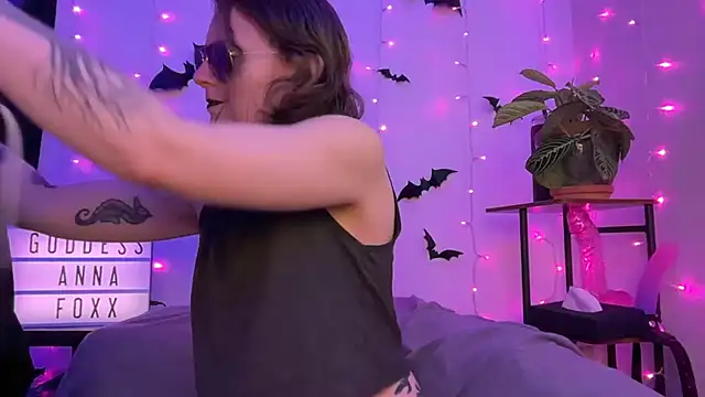 mistressannafoxx online show from January 13, 2026, 10:04 pm