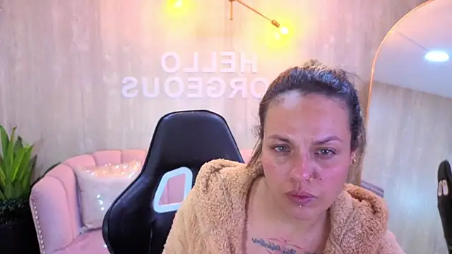 Jade Jones a online show from November 14, 2025, 3:49 am