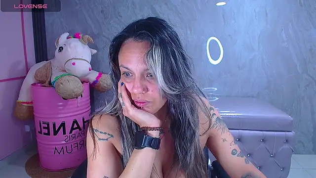 Jade Jones a online show from January 7, 2026, 4:26 am