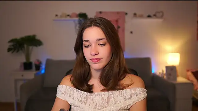 kissie cat online show from November 27, 2025, 2:08 pm