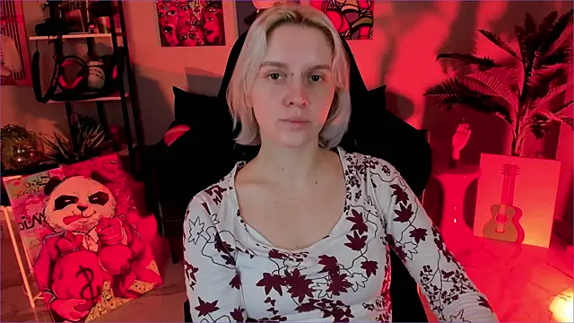 BethanyCloud online show from December 17, 2025, 2:39 am