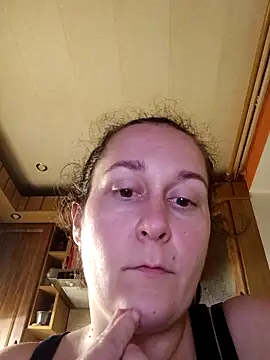 Snapshot of Amandda_ chatting on October 4, 2025, 4:49 pm Amandda online show from October 4, 2025, 4:49 pm