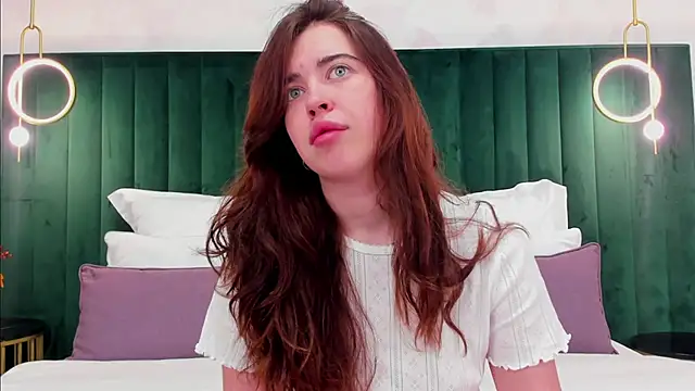 KimberlyBond online show from October 1, 2025, 3:07 pm