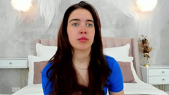 KimberlyBond online show from October 6, 2025, 3:09 pm