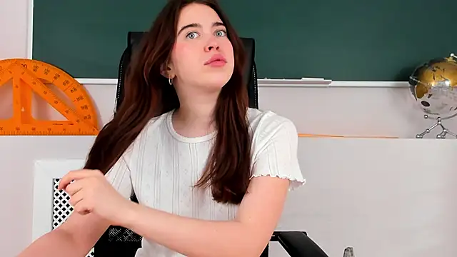 KimberlyBond online show from November 10, 2025, 3:11 pm