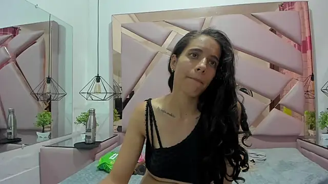 MiaCours online show from October 6, 2025, 7:00 pm